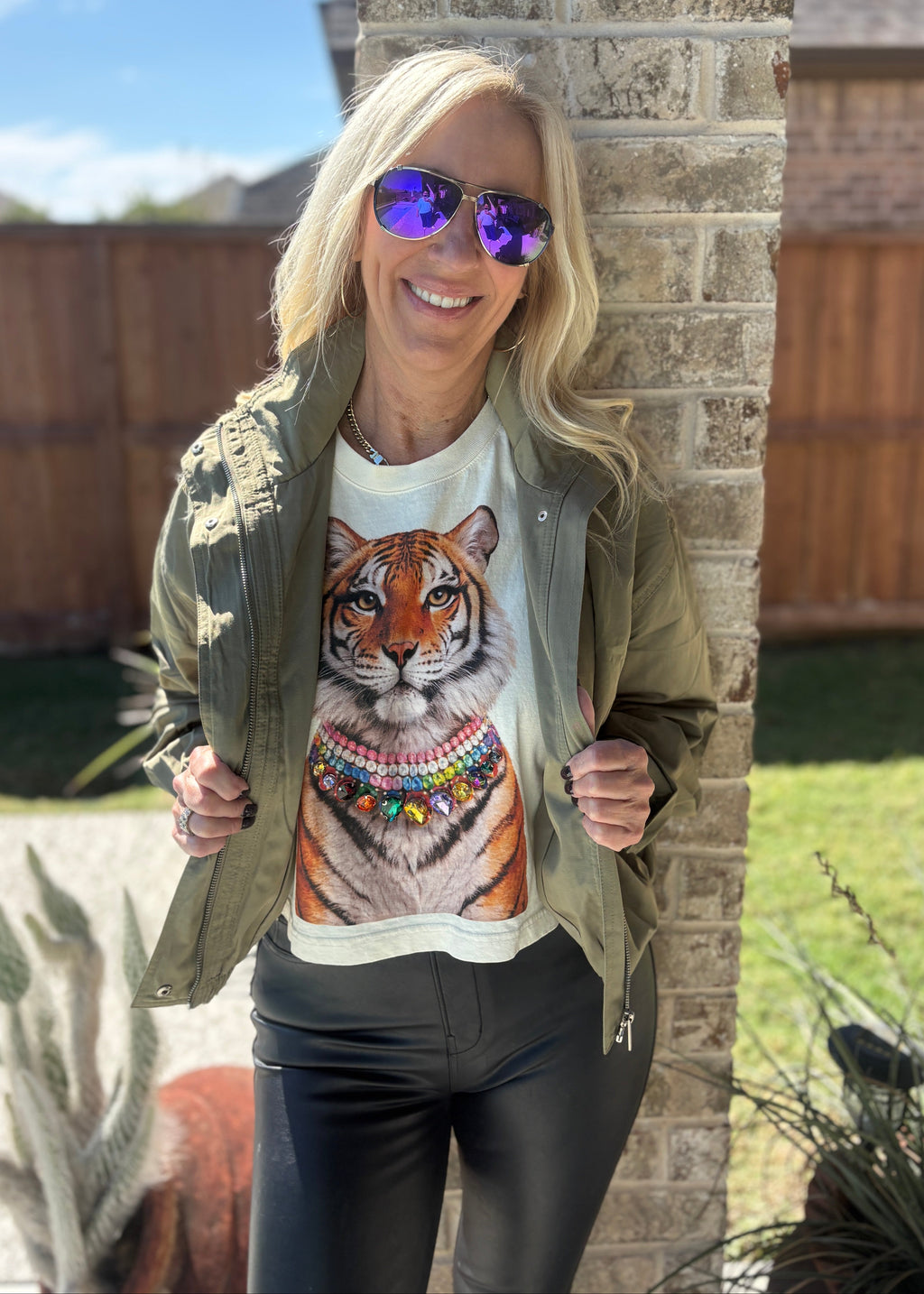 Jeweled Collar Tiger